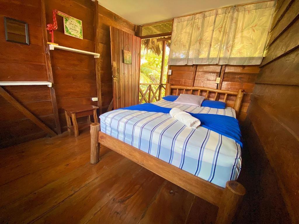 Auberge de jeunesse Casa De La Iguana à Lívingston Extérieur photo